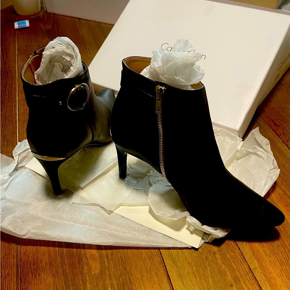 Calvin boots NEW